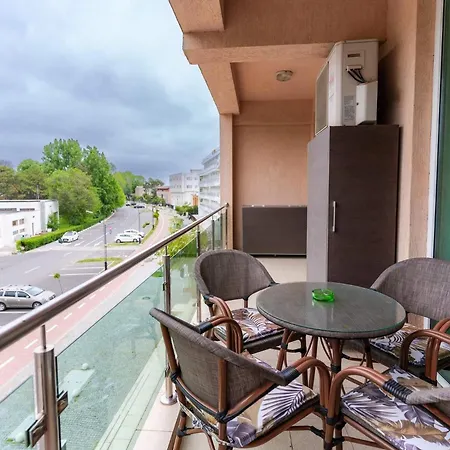 Rezident Apartment *